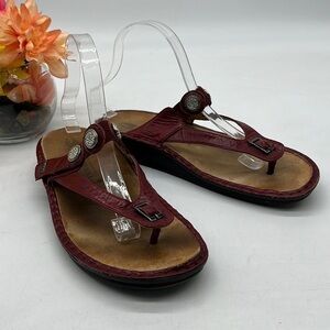 Deer Tracks Dark Red Leather Studded Sandals Size 10. FFT2749D